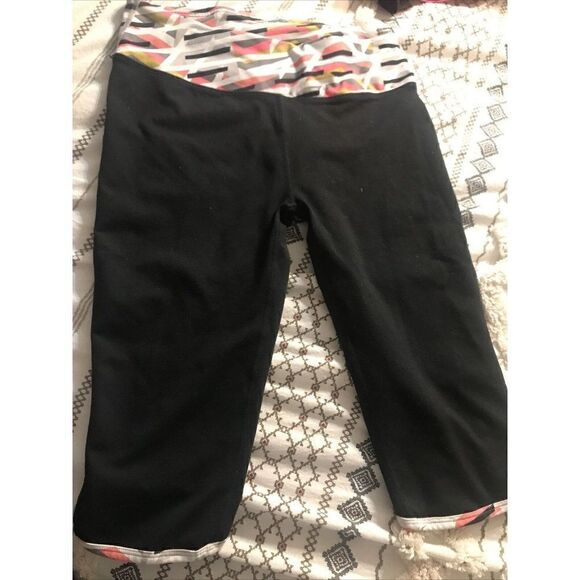 Fabletics Leggings Sz Small Knee Length Printed Pink Print Women's    N - Picture 1 of 8